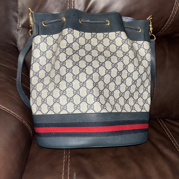 Authentic Vintage Gucci Bucket Bag - Picture 3 of 4